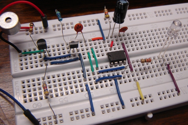 Build Your Own Circuits With 555 Timer